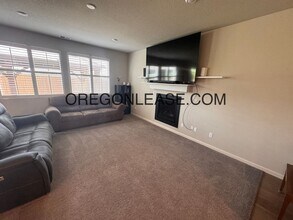 2482 W 15th Ave in Junction City, OR - Building Photo - Building Photo