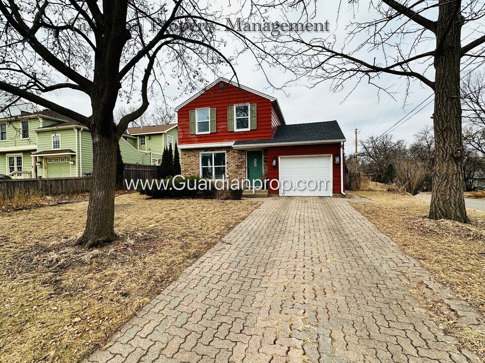 2700 Quentin Ave in Minneapolis, MN - Building Photo