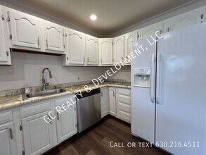 1085 Basswood St in Hoffman Estates, IL - Building Photo - Building Photo