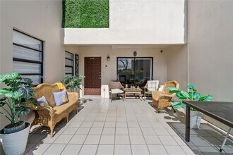 13412 SW 62nd St in Miami, FL - Foto de edificio - Building Photo