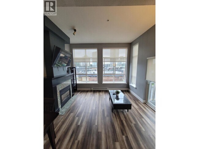 522 SMITH  415 in Coquitlam, BC - Building Photo - Building Photo