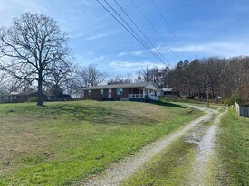 1620 Neals Creek Rd in Stanford, KY - Building Photo