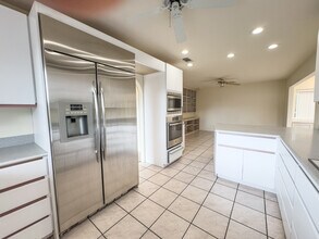 2274 Caminito Castillo in San Diego, CA - Building Photo - Building Photo