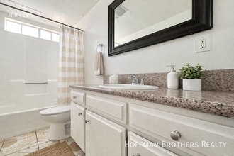 316 E Hyde Park Blvd, Unit 2 in Inglewood, CA - Foto de edificio - Building Photo