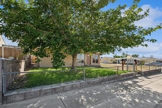 600 Federal St in Henderson, NV - Building Photo - Building Photo