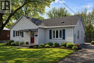 168 Fifth Ave in Kitchener, ON - Building Photo