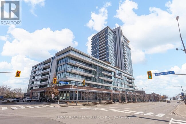 1 Hurontario St in Mississauga, ON - Building Photo - Building Photo