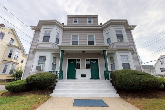 51 Robbins St in Waltham, MA - Building Photo - Building Photo