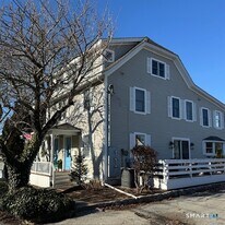 8 Broad St in Stonington, CT - Building Photo