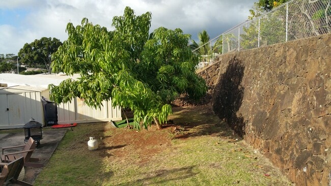 646 Ho‘okanike St in Pearl City, HI - Building Photo - Building Photo