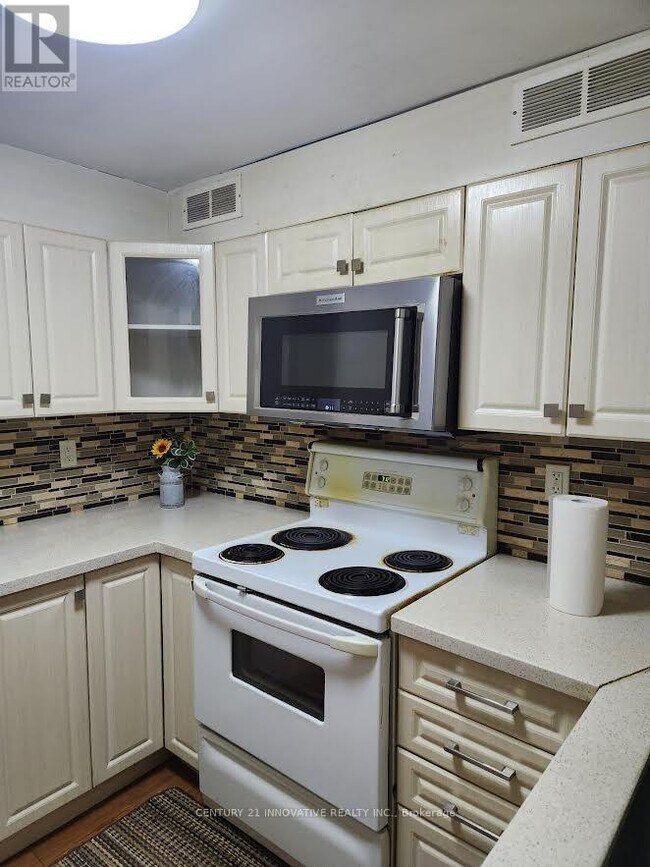 30 Goodless Ct in Toronto, ON - Building Photo - Building Photo