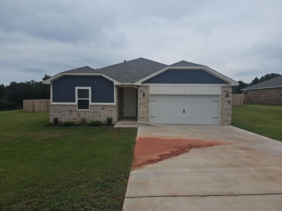 812 Stella Trl in Guthrie, OK - Building Photo