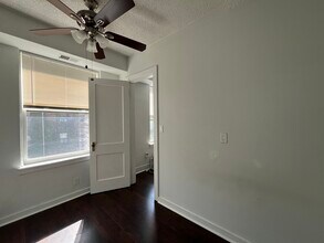 3727 N Pine Grove Ave, Unit 306 in Chicago, IL - Foto de edificio - Building Photo