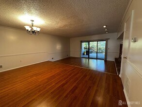 365 Bromley Pl in East Brunswick, NJ - Building Photo - Building Photo