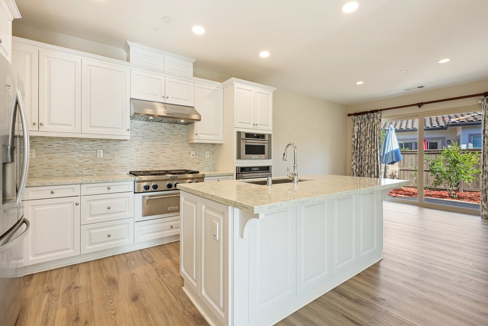 8137 Auberge Cir in San Diego, CA - Building Photo