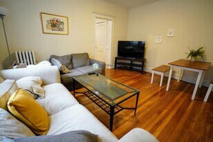 294 Harvard St, Unit 5 in Cambridge, MA - Building Photo