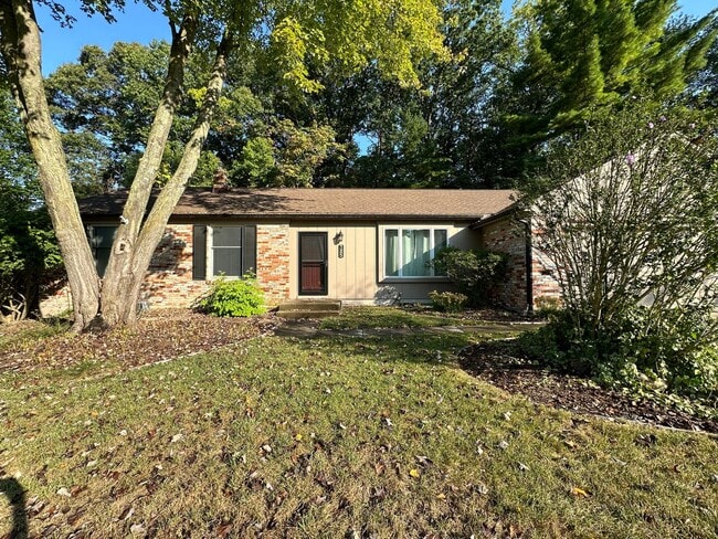 485 Edgeworth Dr in Ada, MI - Building Photo - Building Photo