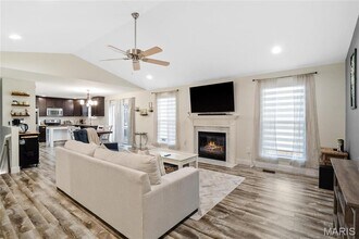 2617 Lauren Lake Dr in Belleville, IL - Building Photo - Building Photo
