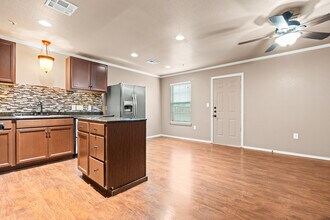 10001 Panther Way, Unit 706 in Woodway, TX - Building Photo - Building Photo
