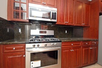 56 Chelsea Way in Bridgewater, NJ - Building Photo - Building Photo