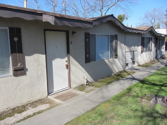 1705 Kenwood St in Sacramento, CA - Building Photo - Building Photo