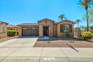 9233 W Dreyfus Dr in Peoria, AZ - Building Photo
