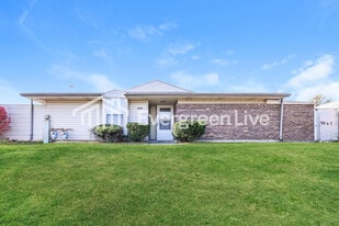 5630 Troy Villa Blvd in Huber Heights, OH - Building Photo