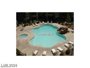 6955 N Durango Dr in Las Vegas, NV - Building Photo - Building Photo