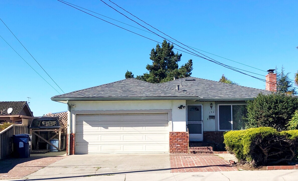 192 Clifford Ave in Watsonville, CA - Building Photo