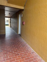 15600 SW 80th St in Miami, FL - Foto de edificio - Building Photo