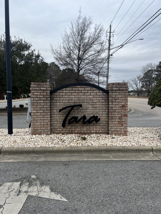 1942 Tara Ct in Greenville, NC - Building Photo