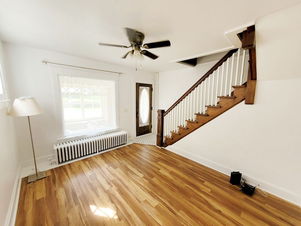 154 Lake St in Saranac Lake, NY - Building Photo