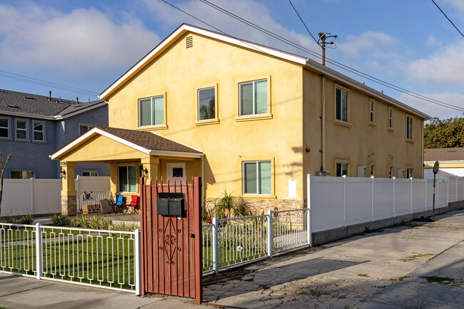 1109 N Mulberry Ave in Compton, CA - Building Photo - Building Photo