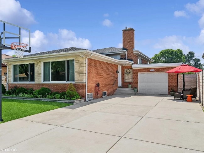 property at 5669 N Kerbs Ave