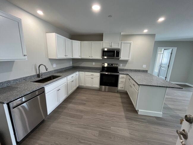 Heritage Hillside Apartments in Lewiston, ME - Building Photo - Building Photo