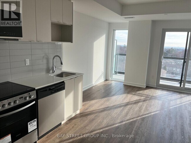 4569 Kingston Rd in Toronto, ON - Building Photo - Building Photo