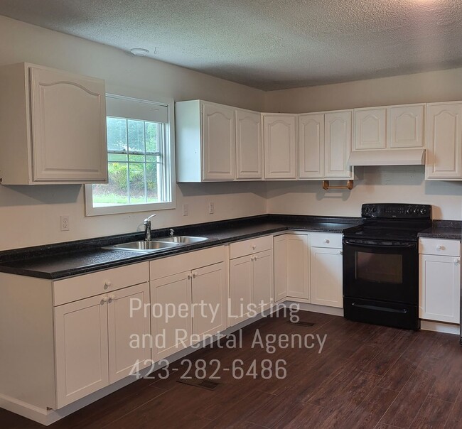 1372 Vance Tank Rd in Bristol, TN - Building Photo - Building Photo