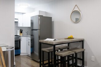 350 E 19th St in New York, NY - Building Photo - Building Photo