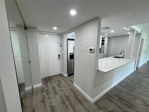 7081 Environ Blvd in Lauderhill, FL - Building Photo - Building Photo