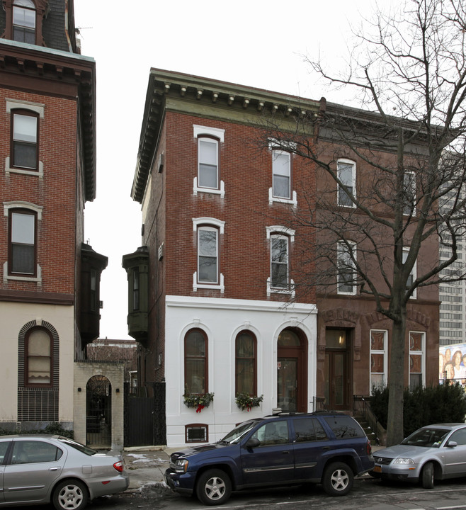 1916 Spring Garden St in Philadelphia, PA - Building Photo