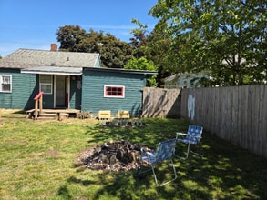 2075 Berry St SE in Salem, OR - Building Photo - Building Photo