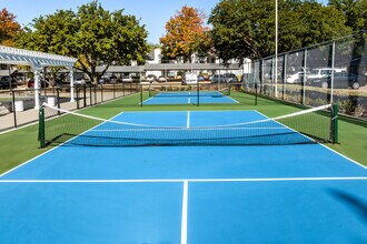 Oaks at Duck Creek in Garland, TX - Building Photo - Building Photo