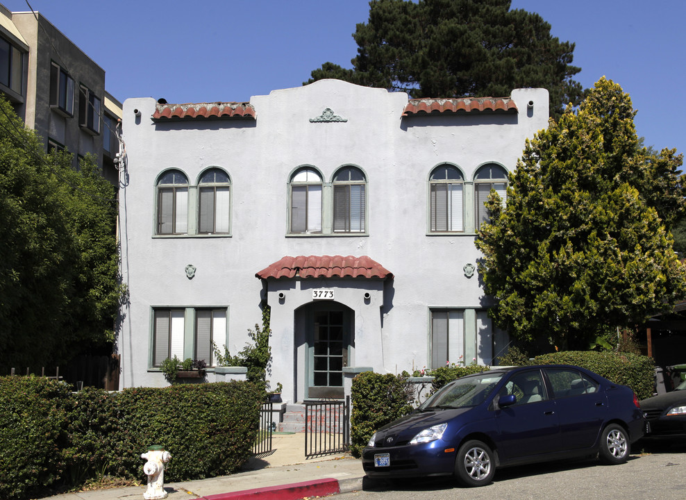 3773 Park Boulevard Way in Oakland, CA - Foto de edificio