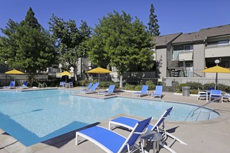 Grand Apartments on Lindley in Northridge, CA - Building Photo - Interior Photo