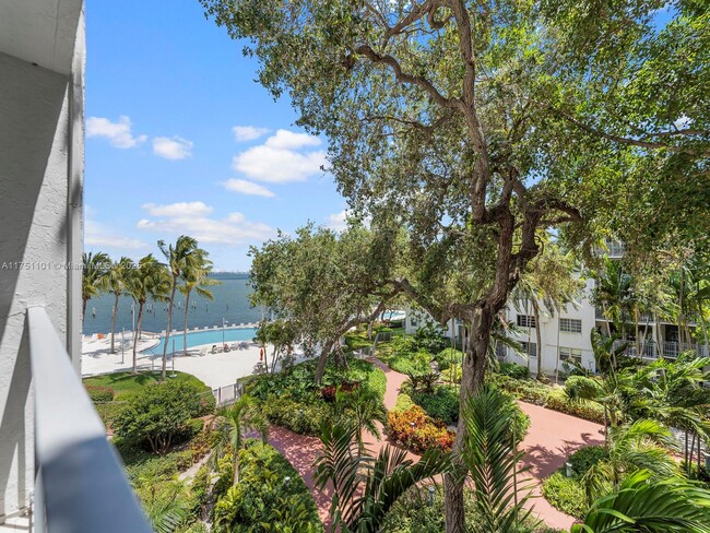 750 NE 64th St in Miami, FL - Building Photo - Building Photo