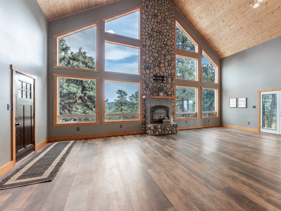 117 Hummingbird Rd in East Wenatchee, WA - Building Photo