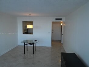 1301 NE Miami Gardens Dr, Unit 602W in Miami, FL - Building Photo - Building Photo
