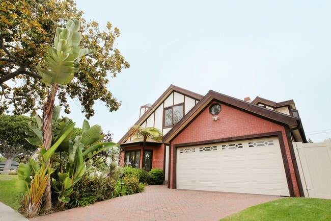 10830 Fairbanks Way in Culver City, CA - Building Photo - Building Photo