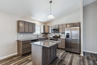 10603 E Kinkaid Cir in Wichita, KS - Building Photo - Building Photo