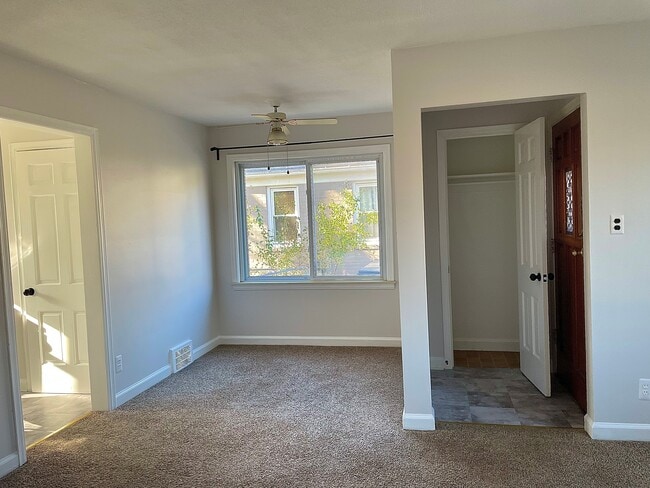 1003 W 12 Mile Rd in Royal Oak, MI - Building Photo - Building Photo